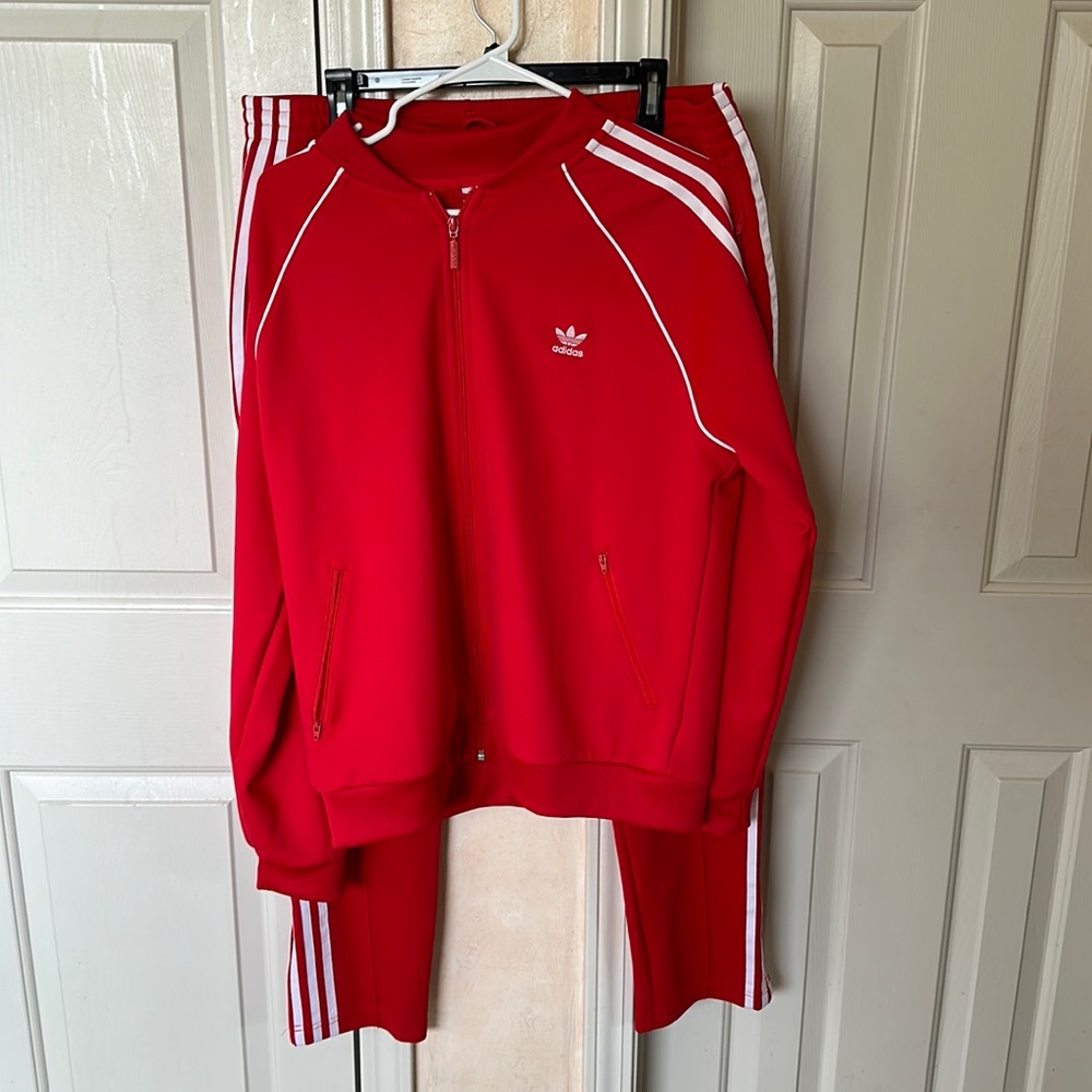 Adidas red track suit!! Only worn once!! Great condition!!! Size XL in women!!